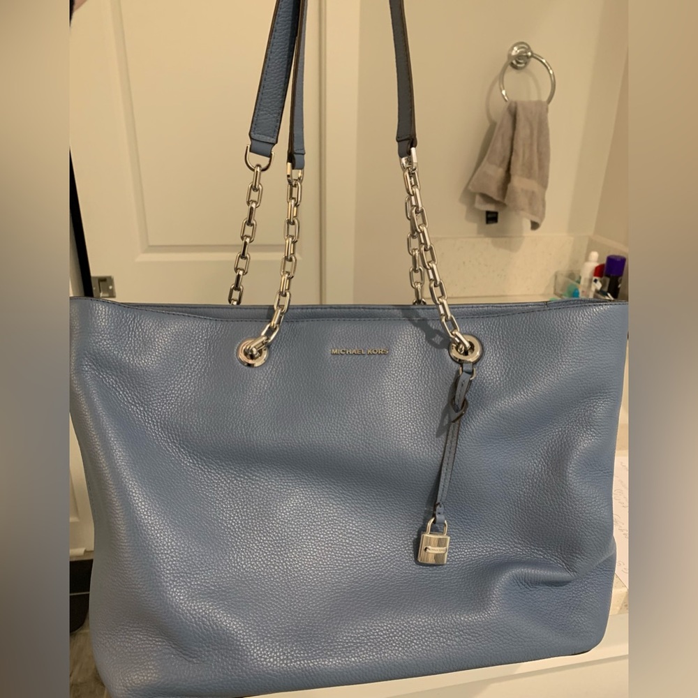New without tag blue Michael Kors Large pebbled leather tote/numerous pockets